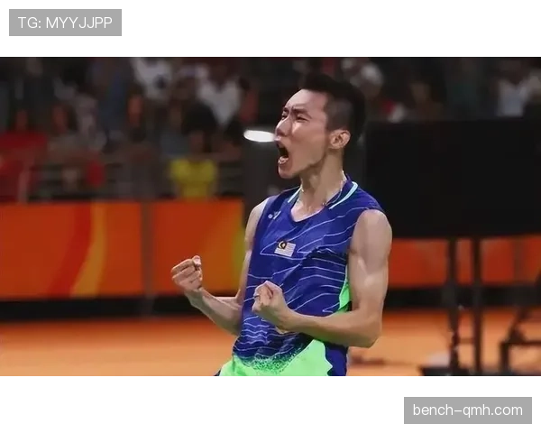 李宗伟在家穿着拖鞋的样子，谁能想到是羽坛顶流？